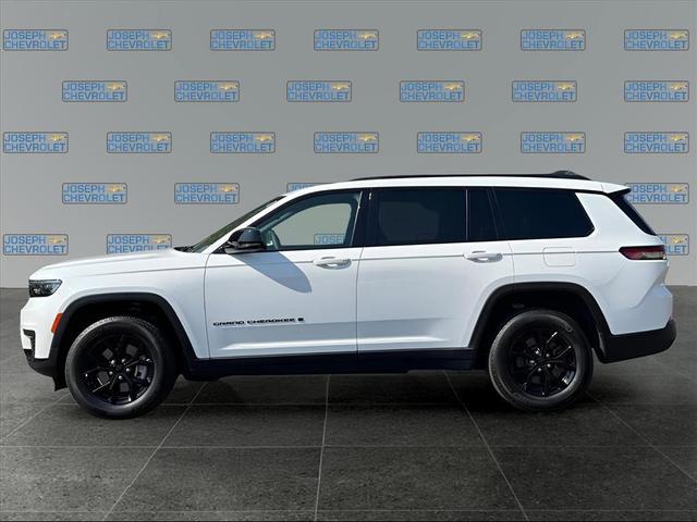 Photo of 2024 Bright White Clearcoat Jeep Grand Cherokee L