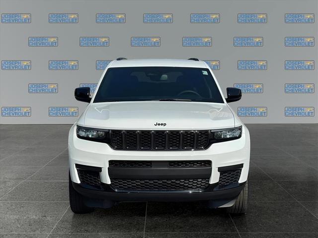 Photo of 2024 Bright White Clearcoat Jeep Grand Cherokee L
