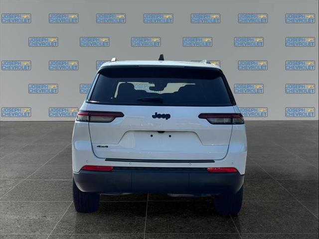 Photo of 2024 Bright White Clearcoat Jeep Grand Cherokee L