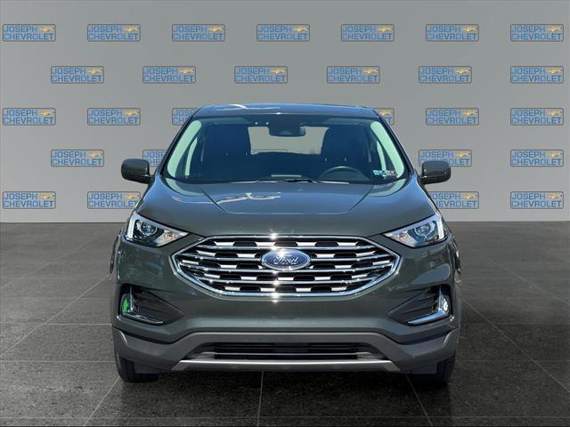 Photo of 2022 Green Metallic Ford Edge