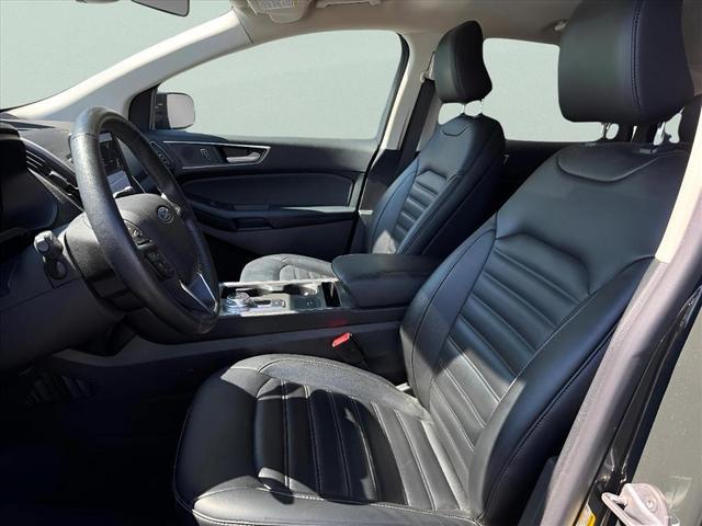 Photo of 2022 Green Metallic Ford Edge
