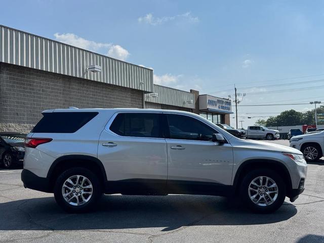 Photo of 2019 Silver Ice Metallic Chevrolet Traverse