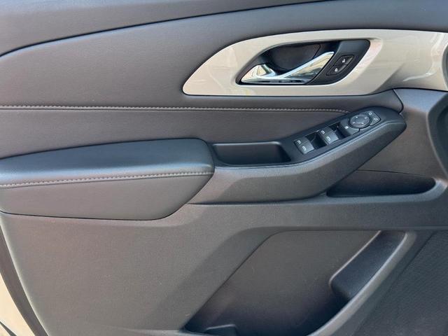 Photo of 2019 Silver Ice Metallic Chevrolet Traverse