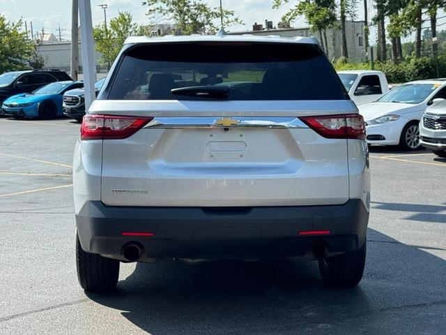 Photo of 2019 Silver Ice Metallic Chevrolet Traverse