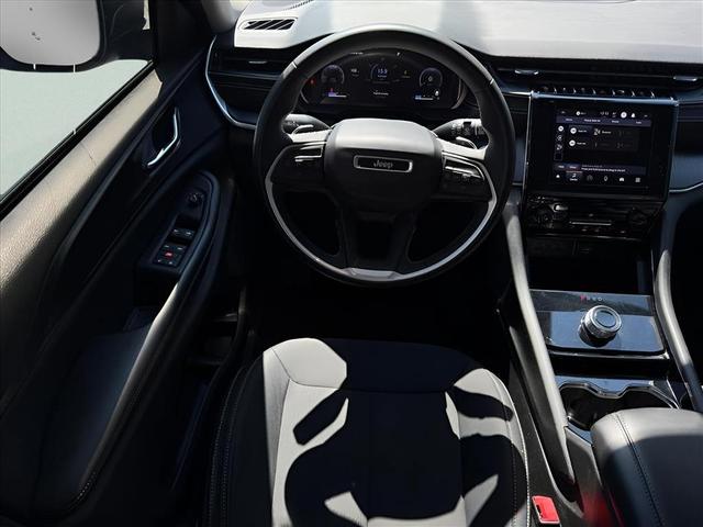 Photo of 2023 Bright White Clearcoat Jeep Grand Cherokee L