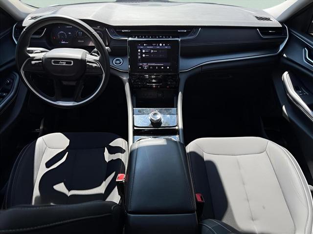 Photo of 2023 Bright White Clearcoat Jeep Grand Cherokee L
