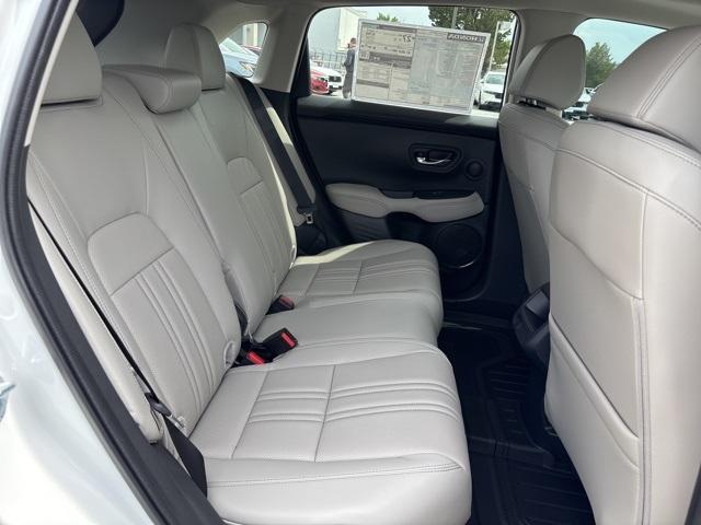 Photo of 2026 Platinum White Pearl Honda HR-V
