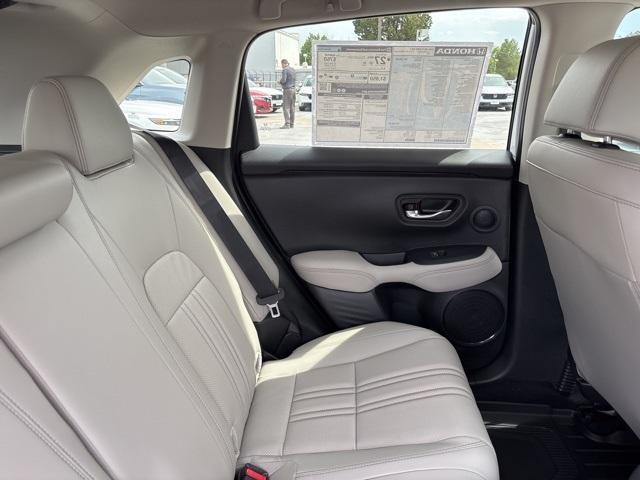 Photo of 2026 Platinum White Pearl Honda HR-V