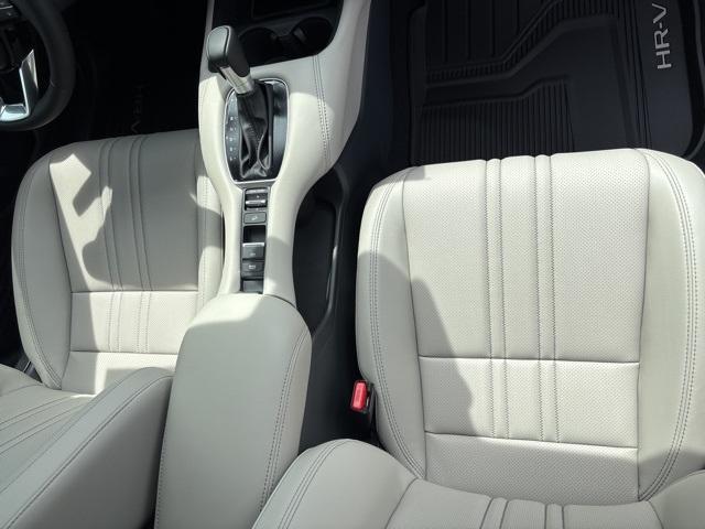 Photo of 2026 Platinum White Pearl Honda HR-V
