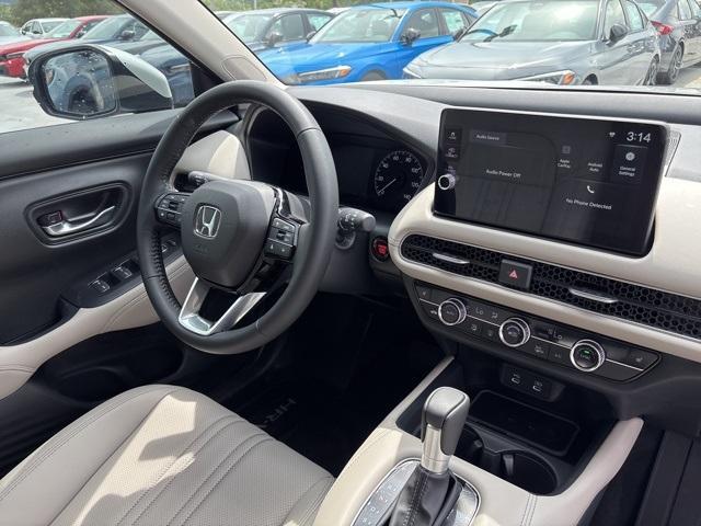 Photo of 2026 Platinum White Pearl Honda HR-V