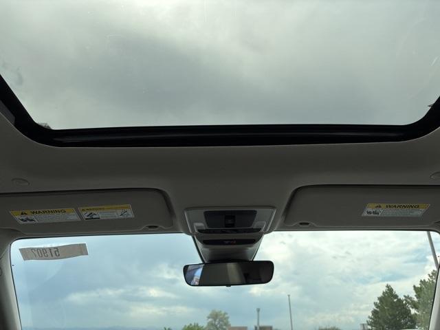 Photo of 2026 Platinum White Pearl Honda HR-V