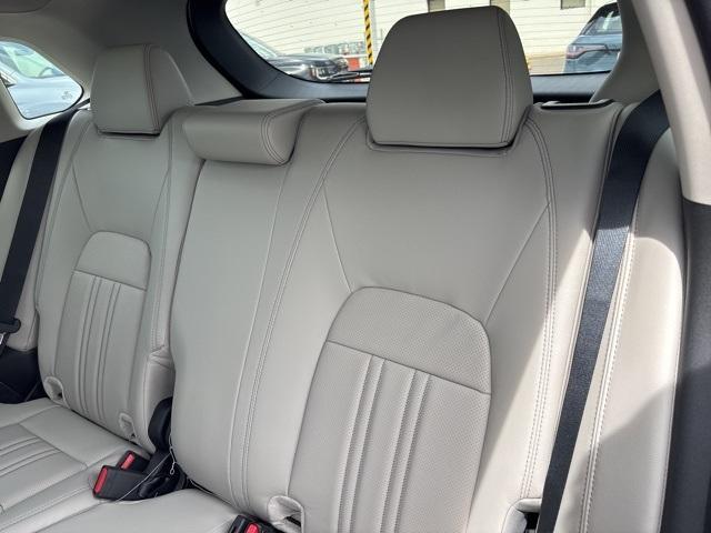 Photo of 2026 Platinum White Pearl Honda HR-V