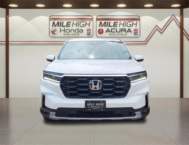 Photo of 2025 White Pearl Honda Pilot