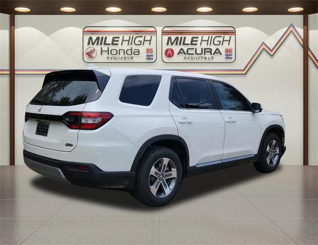 Photo of 2025 White Pearl Honda Pilot