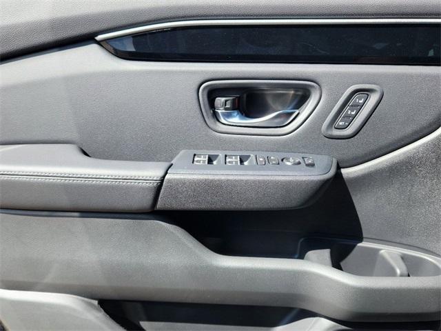 Photo of 2025 White Pearl Honda Pilot