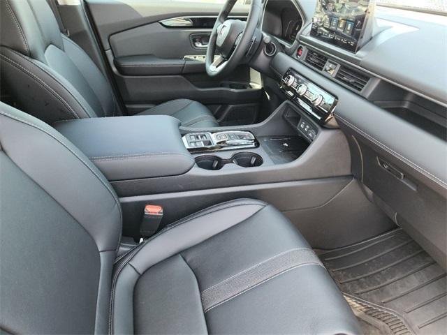 Photo of 2025 White Pearl Honda Pilot