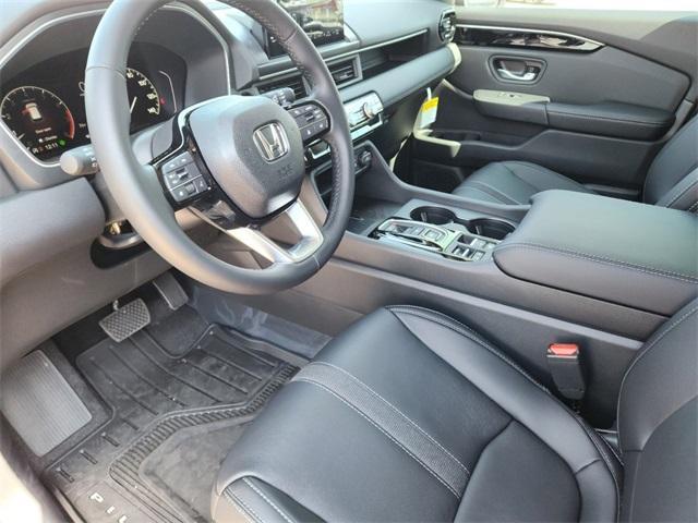 Photo of 2025 White Pearl Honda Pilot