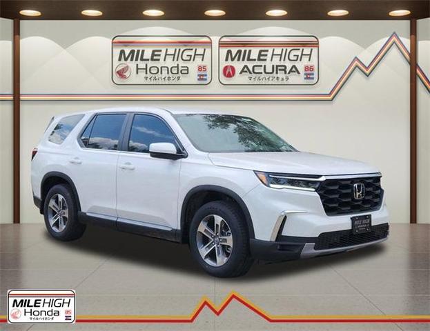 Photo of 2025 White Pearl Honda Pilot