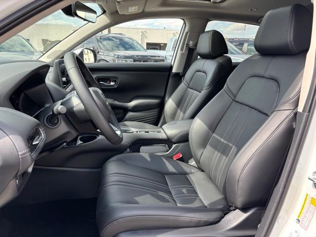 Photo of 2026 Platinum White Pearl Honda HR-V