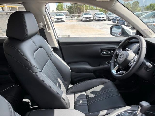 Photo of 2026 Platinum White Pearl Honda HR-V