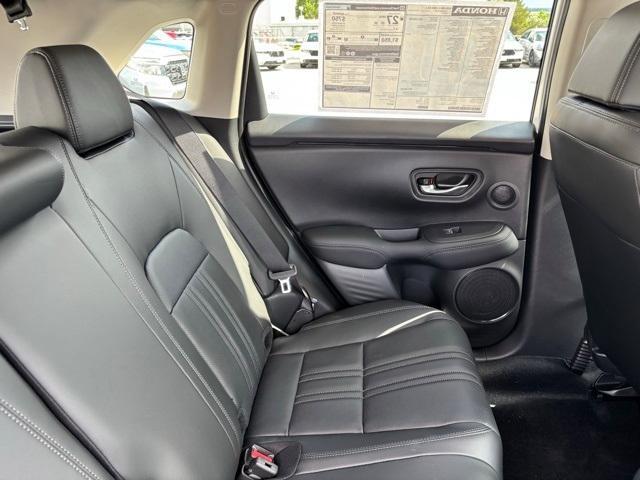 Photo of 2026 Platinum White Pearl Honda HR-V