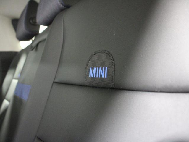 Photo of 2025 Melting Silver III Metallic MINI Countryman
