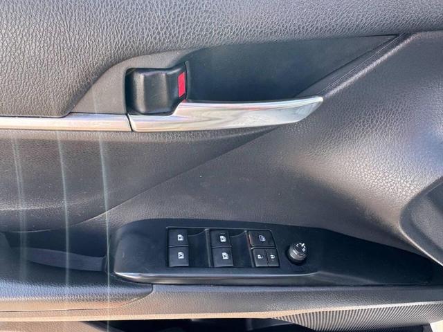 Photo of 2020 Super White Toyota Camry