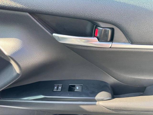 Photo of 2020 Super White Toyota Camry