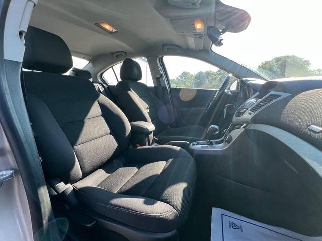 Photo of 2014 Champagne Silver Metallic Chevrolet Cruze