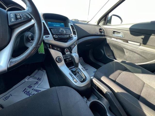 Photo of 2014 Champagne Silver Metallic Chevrolet Cruze