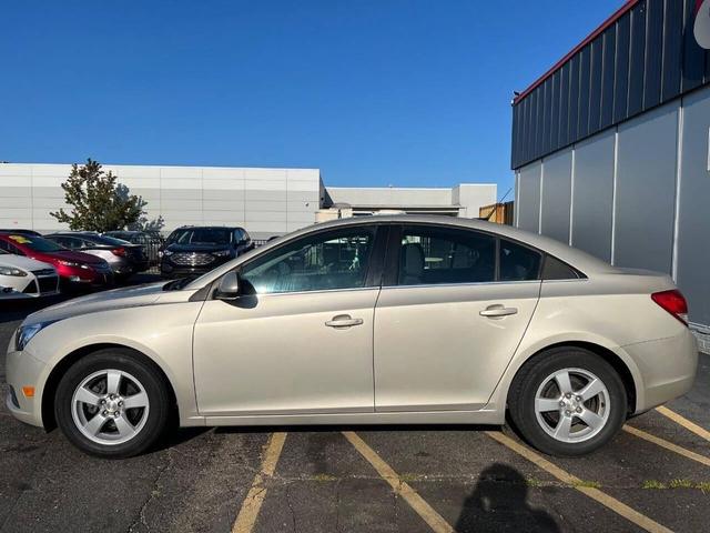 Photo of 2014 Champagne Silver Metallic Chevrolet Cruze