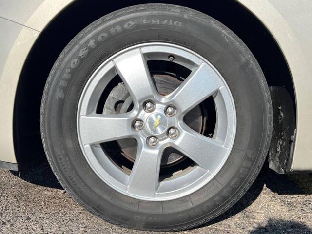Photo of 2014 Champagne Silver Metallic Chevrolet Cruze