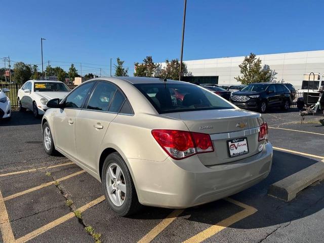Photo of 2014 Champagne Silver Metallic Chevrolet Cruze