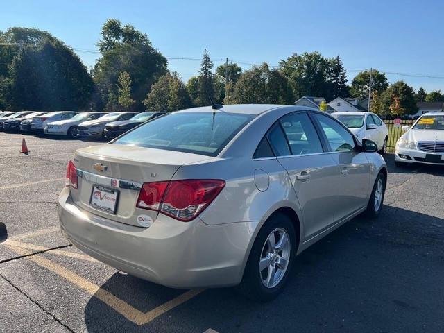 Photo of 2014 Champagne Silver Metallic Chevrolet Cruze