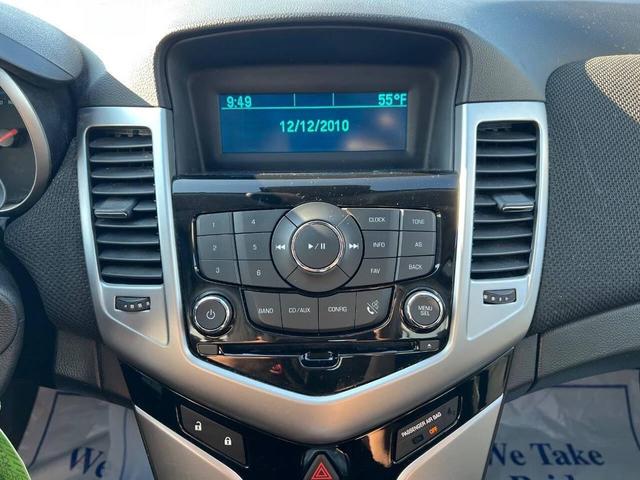 Photo of 2014 Champagne Silver Metallic Chevrolet Cruze