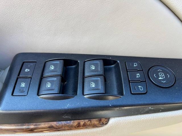 Photo of 2015 White Diamond Tricoat GMC Yukon