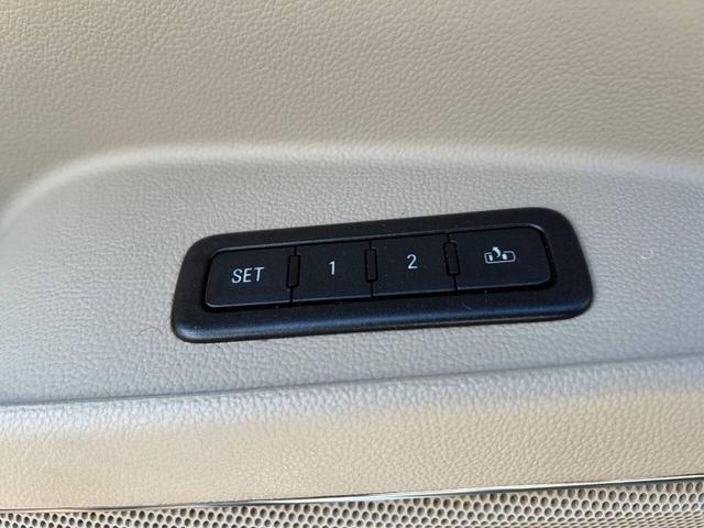 Photo of 2015 White Diamond Tricoat GMC Yukon