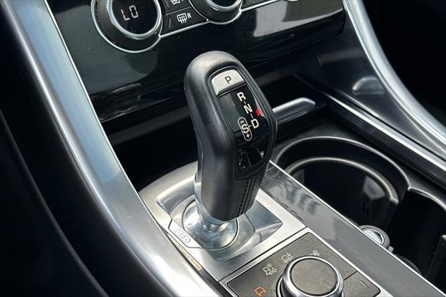 Photo of 2015 White Land Rover Range Rover Sport