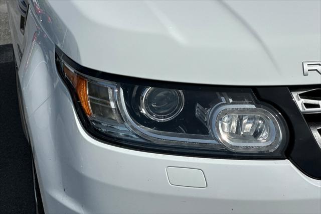 Photo of 2015 White Land Rover Range Rover Sport