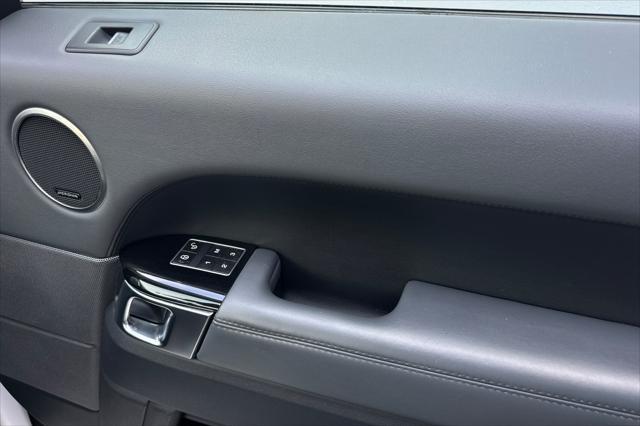 Photo of 2015 White Land Rover Range Rover Sport