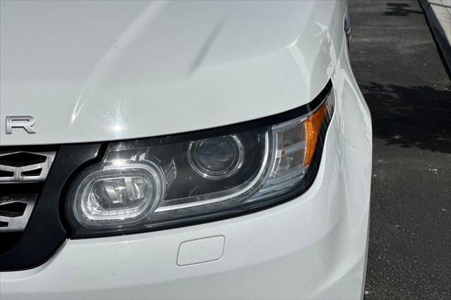 Photo of 2015 White Land Rover Range Rover Sport