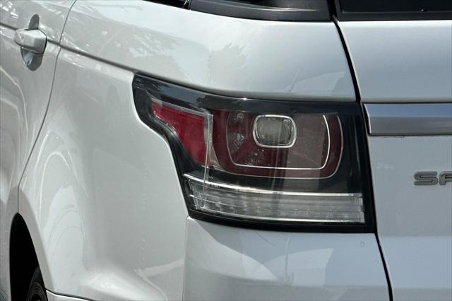 Photo of 2015 White Land Rover Range Rover Sport