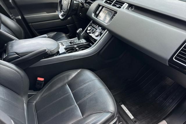 Photo of 2015 White Land Rover Range Rover Sport