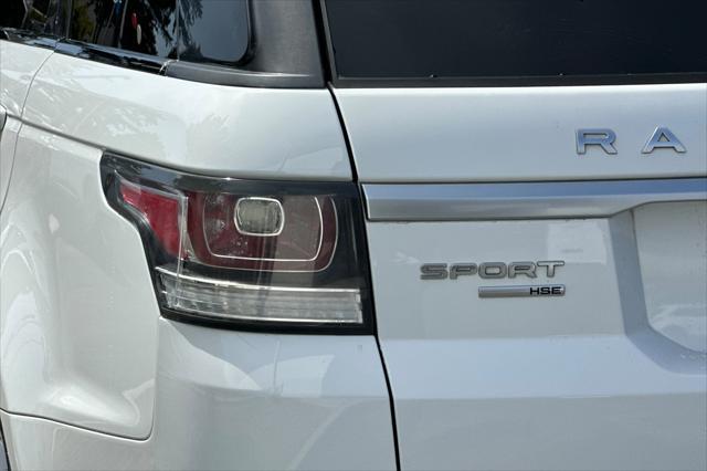 Photo of 2015 White Land Rover Range Rover Sport