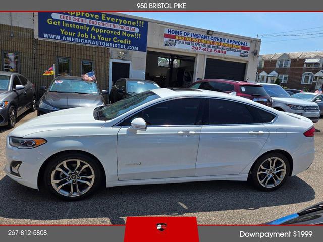 Photo of 2019 White Ford Fusion Hybrid