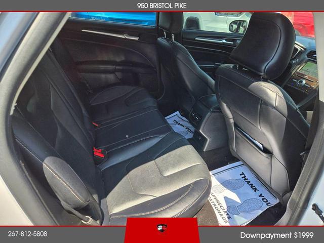 Photo of 2019 White Ford Fusion Hybrid