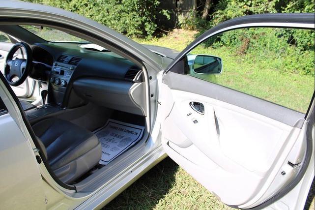 Photo of 2011 Classic Silver Metallic Toyota Camry