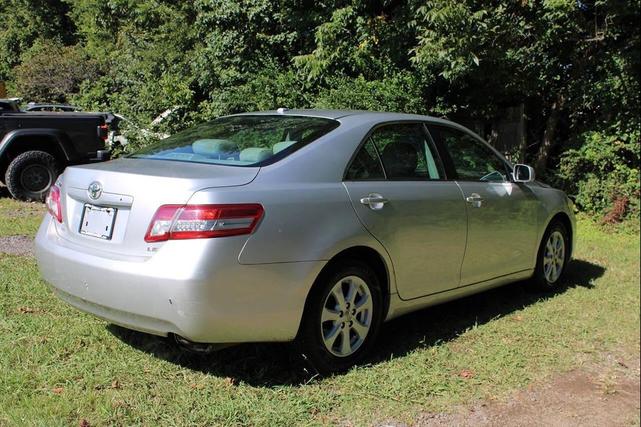 Photo of 2011 Classic Silver Metallic Toyota Camry