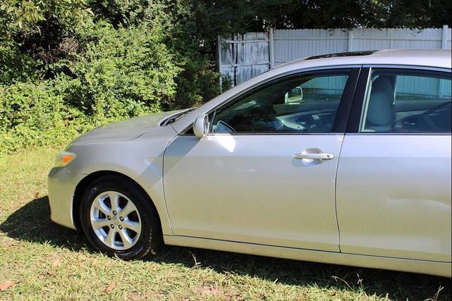 Photo of 2011 Classic Silver Metallic Toyota Camry