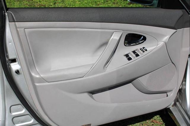 Photo of 2011 Classic Silver Metallic Toyota Camry